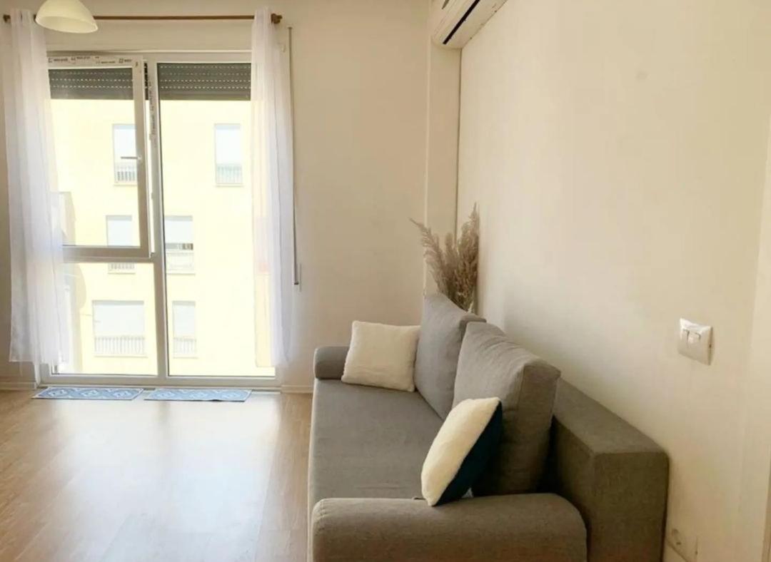 Beautiful And Lovely Apartment ติรานา ภายนอก รูปภาพ